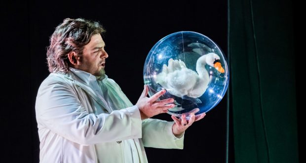 LEIPZIG: „Lohengrin“ mit der Brechstange LEIPZIG: „Lohengrin“ mit der Brechstange