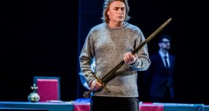 Leipzig: Chor hinter Drahtgittern